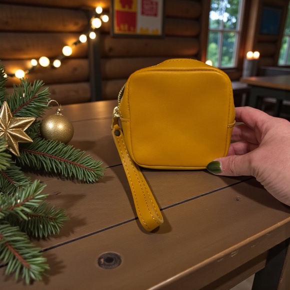 🦄 Portland Leather Square Pouch in Sunflower! - Picture 2 of 4